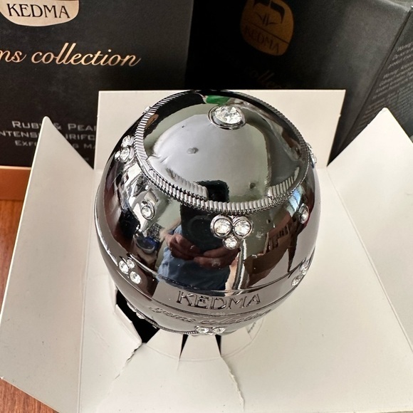 KEDMA Swarovski Crystals Egg Ruby & Pearl Intense Purification- Exfoliating Mask - Picture 3 of 10